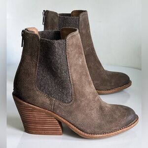 Sofft Tara Chelsea Heeled Booties Dark Taupe Suede Leather Ankle Boots Size 8 M